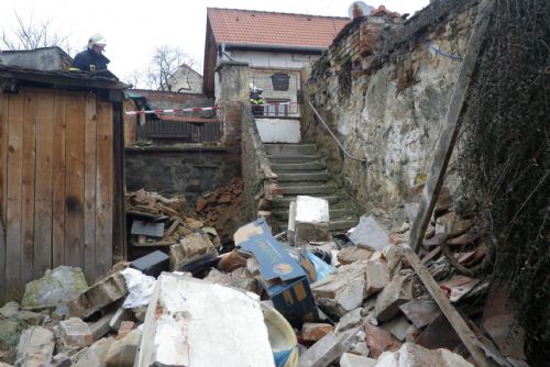 Foto: V Chotěšově sesuv půdy zavalil starou štolu ke klášteru