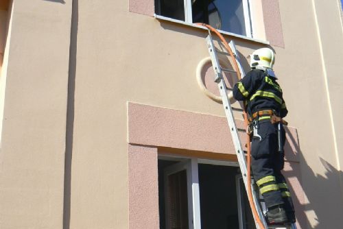 Foto: V Holýšově hořel rodinný dům, škoda 250 tisíc