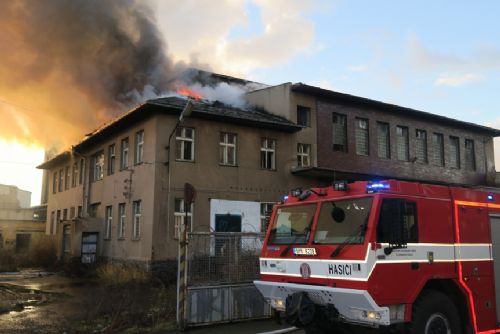 Foto: V Klatovech hořela budova bývalé mlékárny 
