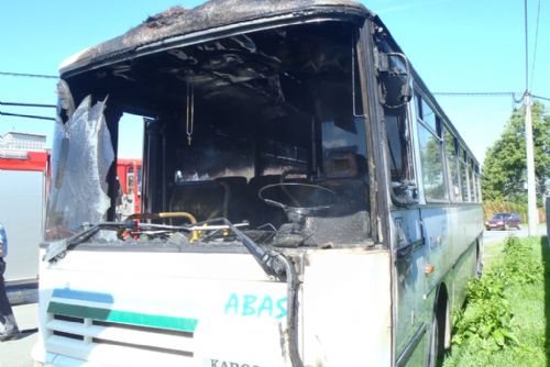 Foto: Ve Volduchách shořel odstavený autobus