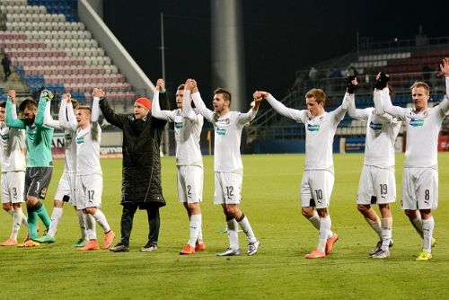 Foto: Viktorka veze z Olomouce tři body za výhru 1:0 a drží náskok na Spartu