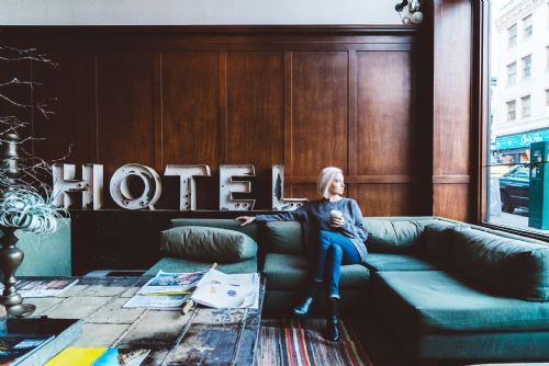 Foto: Ten hotel mi patří, říkala v Plzni zmatená žena 