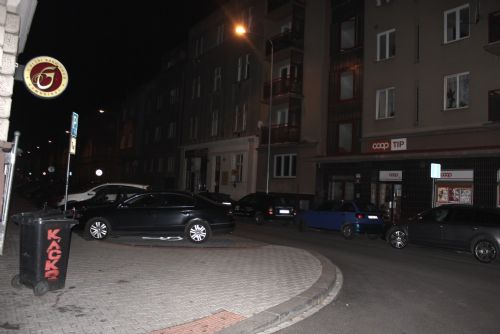 Foto: V noci z pátku na sobotu na Borech znásilnili ženu. Pachatel uniká