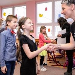 Plzeň zavádí etiketu do škol pro lepší společenské chování třetáků