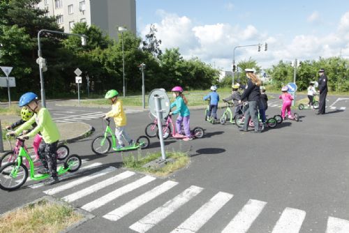 Foto: Děti z mateřských škol centrálního obvodu zahajují praktickou část dopravní výchovy