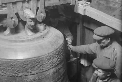 Foto: Rekvizice zvonů za 1. světové války v Plzni
