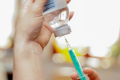 Foto: Tisíce vakcín musely v Plzeňském kraji do koše