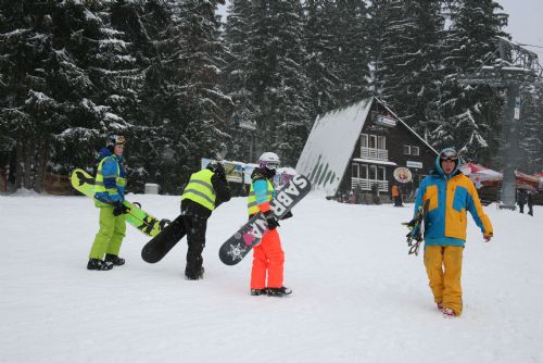 Foto: Na Špičáku připadlo pár centimetrů sněhu. S výjimkou Šance otevřeny všechny sjezdovky i vleky. 