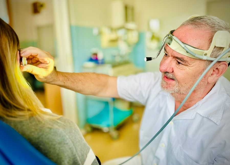 Podcenění rýmy vede k vážným komplikacím. Kdy vyhledat odbornou pomoc radí ORL lékař z Polikliniky AGEL Plzeň