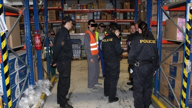 Cizinecká policie prověřila v prosinci téměř 500 osob, čtyři přistiženi