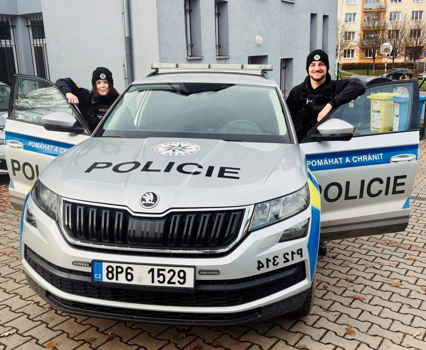 Drama v Bukovci - požár sklepa, evakuace a hrozba výbuchu