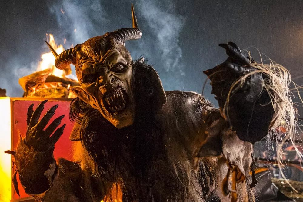 Plzeňský kraj láká o víkendu na krampus show, hudbu, košty a vzdělávání