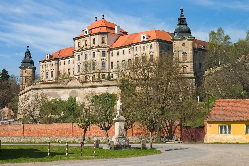 Rekonstrukce chotěšovského kláštera započala
