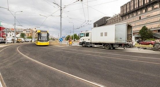 Křižovatka U Jána opět v provozu, tramvaje se vrací v pondělí