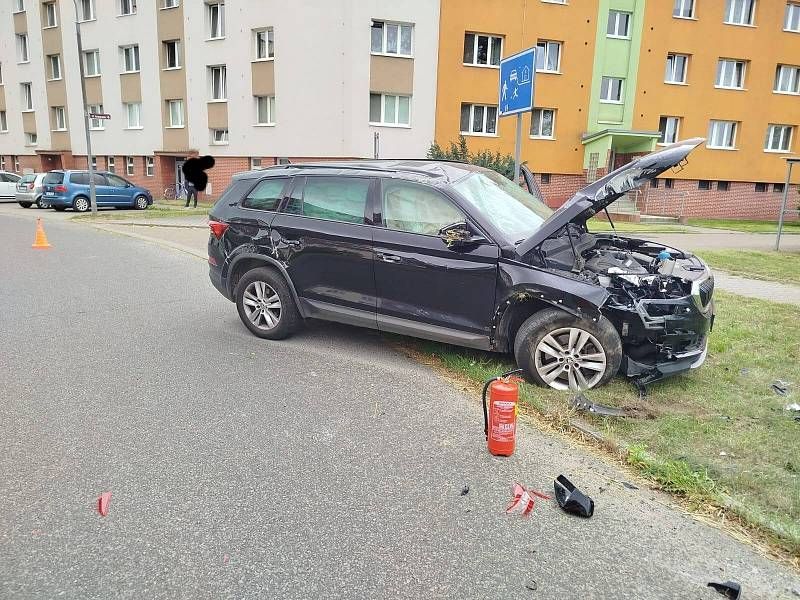 Policista na Plzeňsku boural zdrogovaný a opilý ve služebním autě