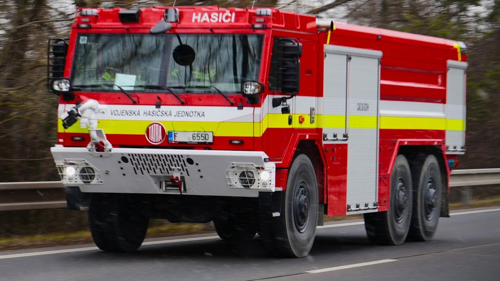 Tragická nehoda u Černošína - jeden mrtvý, dva v kritickém stavu