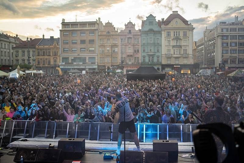Imagine Diamonds zaplnili plzeňské náměstí