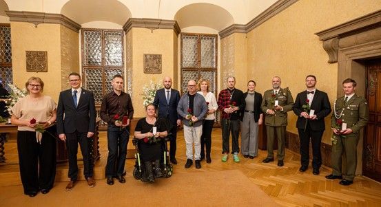 Plzeň oceňila dárce krve - dobrovolníci obdrželi Janského plakety