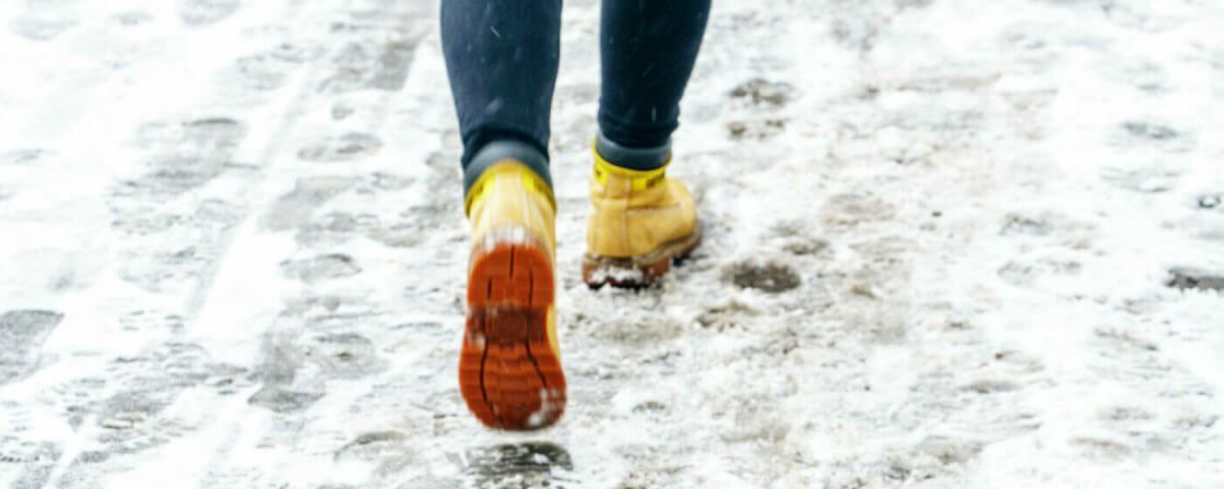 Pohotovost kvůli sněhu, trasy k nemocnicím, úřadům a MHD se uklízejí přednostně