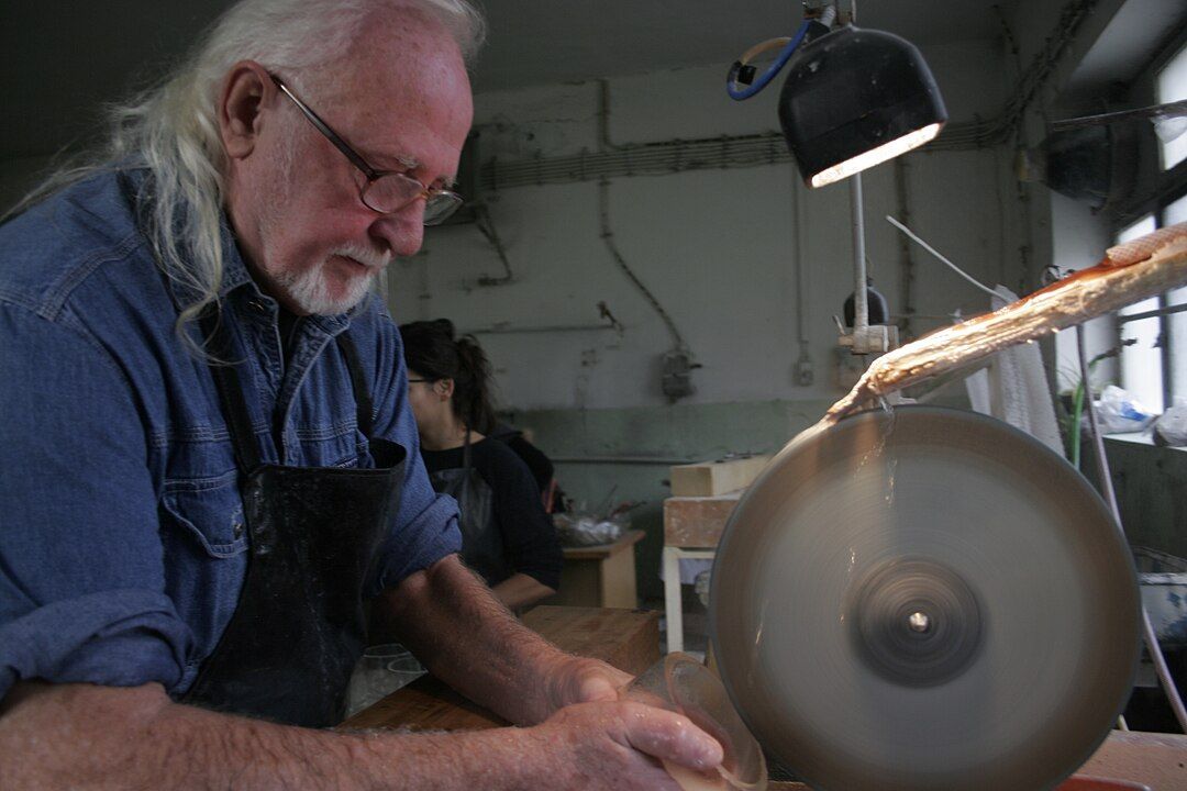 Brusič skla Gabriel Hájek (82) získal prestižní ocenění Plzeňského kraje