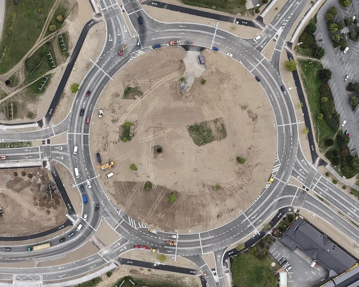 Kruhový chaos - nová křižovatka děsí řidiče svým bludištěm semaforů