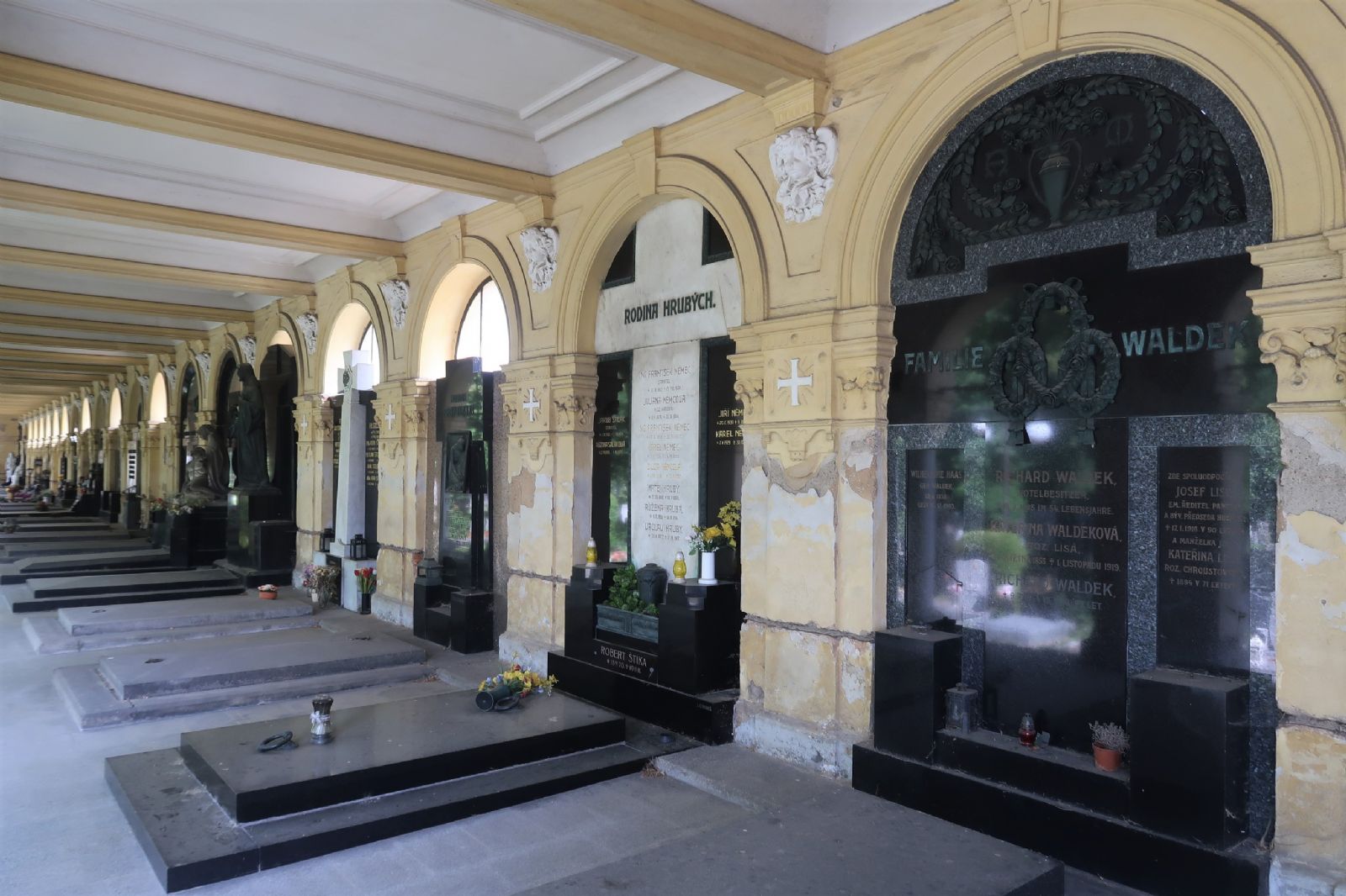 Na Ústředním hřbitově proběhne letos rozsáhlá obnova arkád