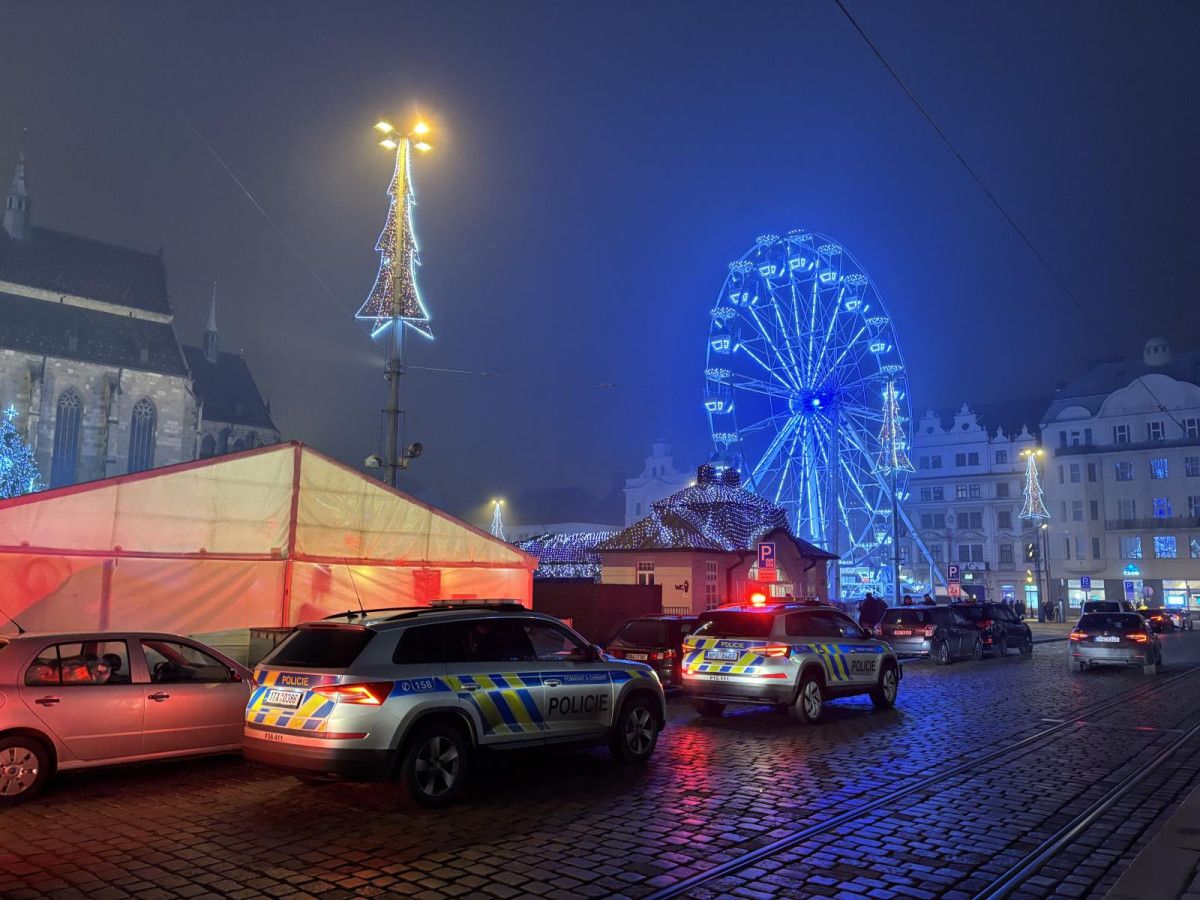 Policejní razie v Plzni - drogy, nelegální pobyty a čtyři hledaní