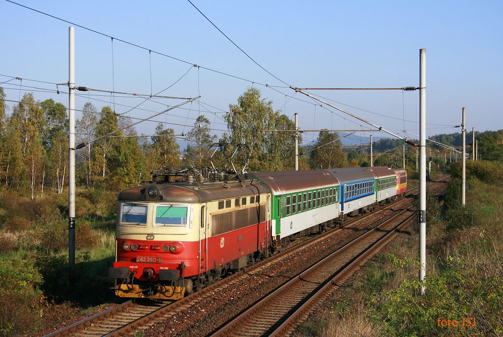 Tragédie na trati - neznámá osoba vběhla pod vlak u Klabavy