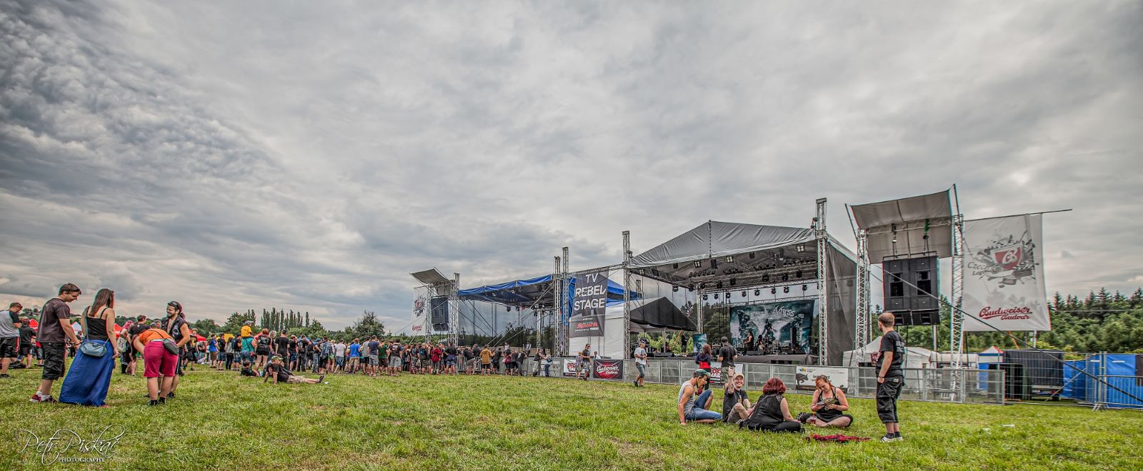 Basinfirefest - 52 kapel na dvou scénách ve Spáleném Poříčí