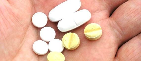 Dívka se pokusila o sebevraždu na školních toaletách, odvezl ji vrtulník