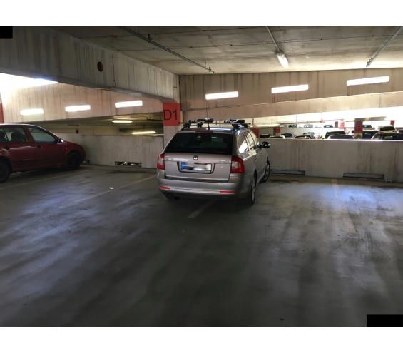 Mladý pár přespal v ukradené škodovce, ráno je dopadli policisté