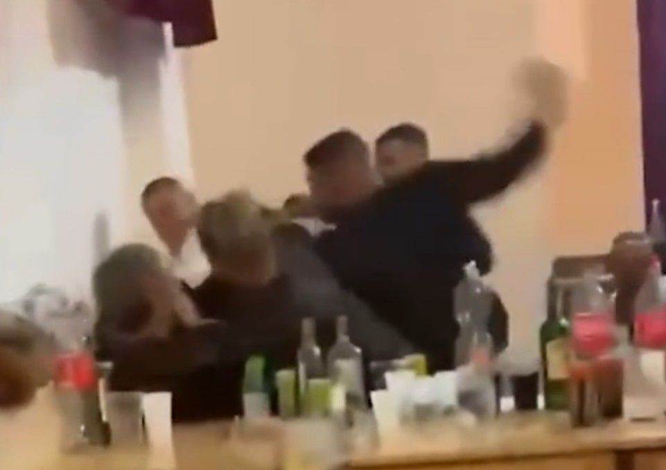 Násilná rvačka na romské zábavě ve Starém Plzenci - zraněný muž v bezvědomí