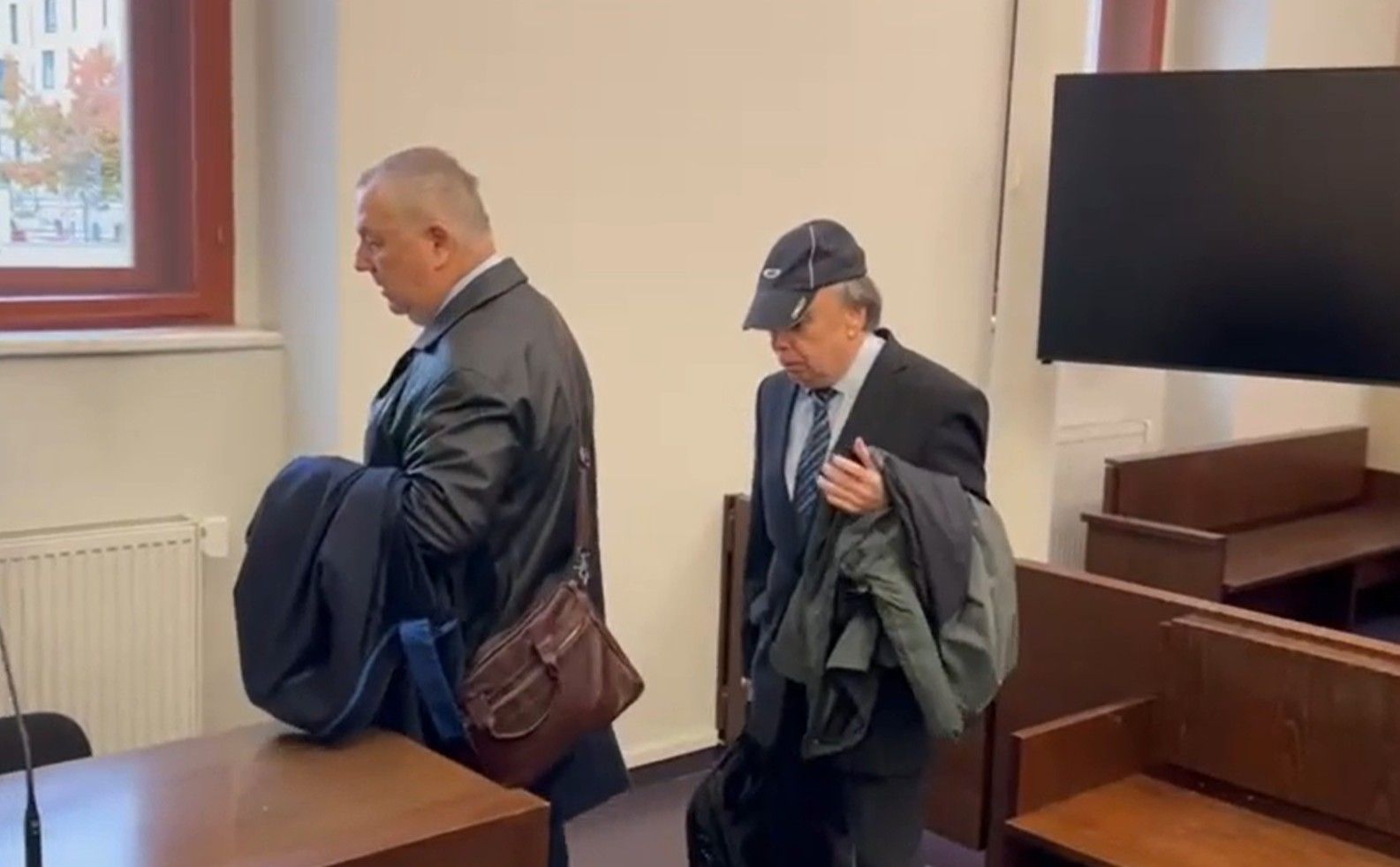 Plzeňský advokát obviněn z manipulace svědkyň