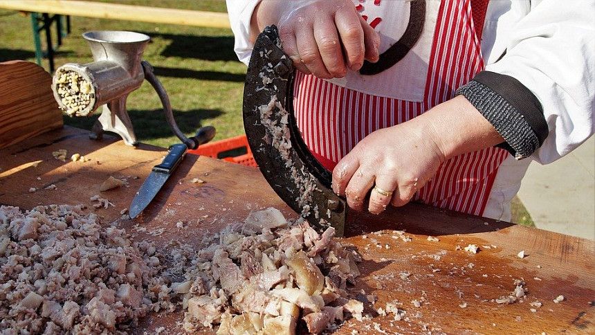 Co na víkend? Zabijačky, festivaly, divadlo nebo lyžovačka...