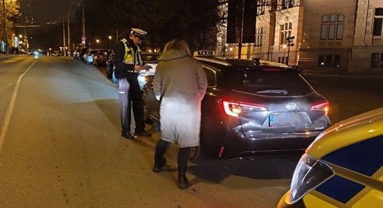 Dopravní kontroly v Plzni odhalily přestupky a nevyhovující taxi vozidlo