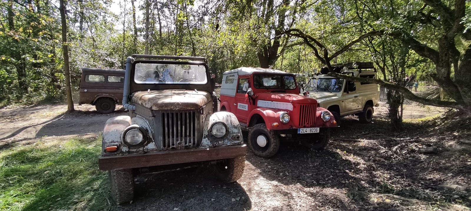 Neoficiální závody offroadů v Rokycanech skončily nehodou