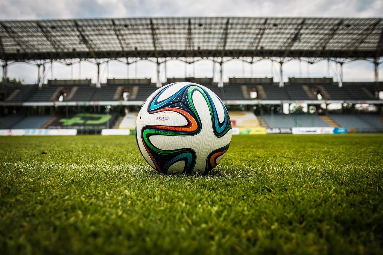 Plzeň zklamala v Budapešti, Ferencváros vyrovnal v oslabení