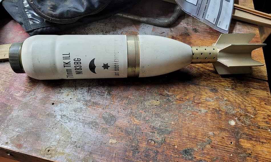 Zásah Anthony - peníze, zbraně a zařízení pro výrobu drog