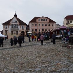 Nepomucké farmářské a řemeslné trhy: Letní pohoda s lokálními produkty a živou hudbou