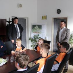 Mladí florbalisté FBŠ Plzeň navštívili vedení plzeňského centrálního obvodu