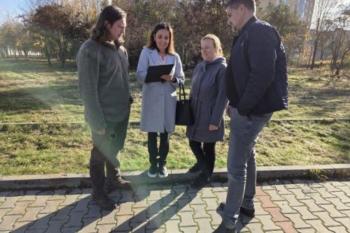 obrázek:Společnými silami se podařilo proměnit prostranství ve Skvrňanech