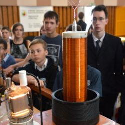 Den s fyzikou odhalil dětem kouzla technických oborů