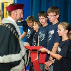 Malí absolventi letní školy JuniorFEL zažili opravdovou promoci