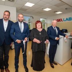 Společnost Dopravní zdravotnictví a.s., člen skupiny AGEL, slavnostně otevřela nové laboratoře AGELLAB v Office parku NAGANO.