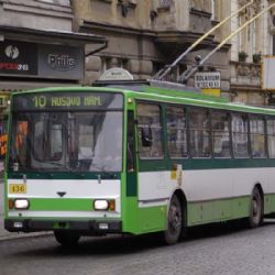 Agresivní pasažér napadl řidiče trolejbusu