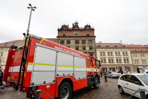 Foto: Dobrovolní hasiči z Bílé Hory a Doubravky obdrželi novou zásahovou techniku