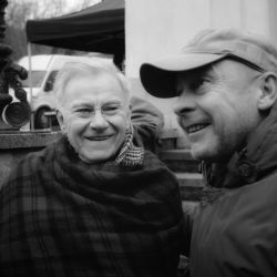 Fotogalerie: Harvey Keitel a Julian Sands natáčí na Sušicku Nabarvené ptáče 