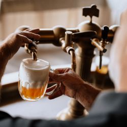 Hospodám po covidu klesla návštěvnost. Plzeňský pivovar radí, jak nalákat hosty 