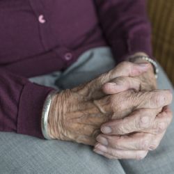 Jen desetina seniorů má v těle normální hladinu vitaminu D