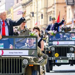 Konvoj svobody projel Plzní, veterány pozdravilo na 20 tisíc diváků